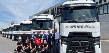 Consegna Renault Trucks_Gruppo Saviola_3jpg